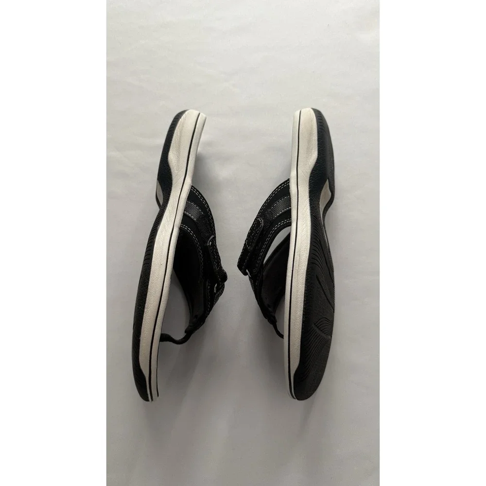 Clarks Cloudsteppers for Women In A Size 8 GUC Black with Hook and Loop Strap